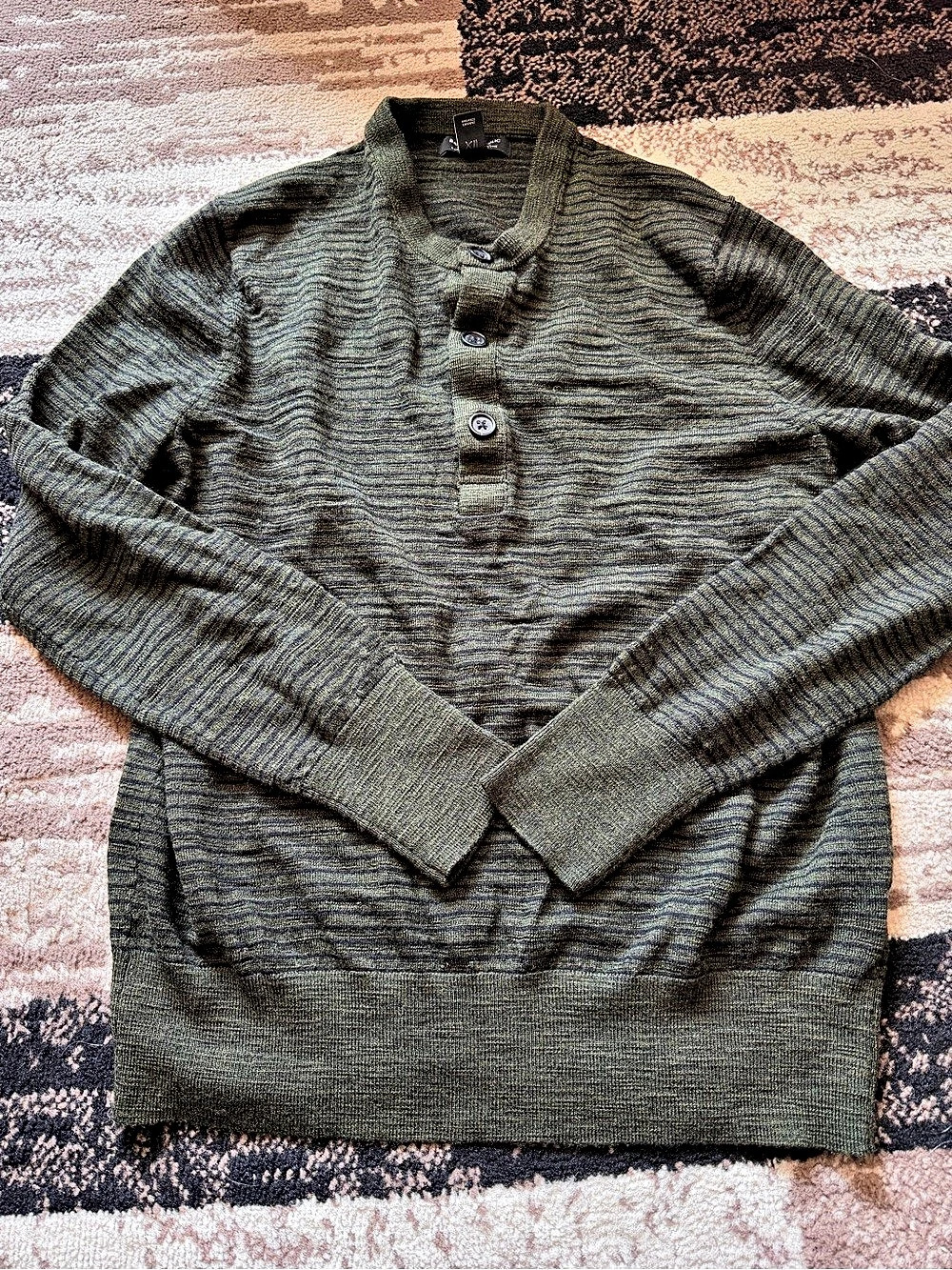 Banana Republic black & forest green Extra Fine Merino wool Henley Sweater Green